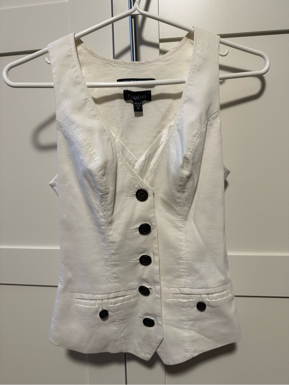 bebe White Sleeveless Button-Front Vest with Dark Buttons